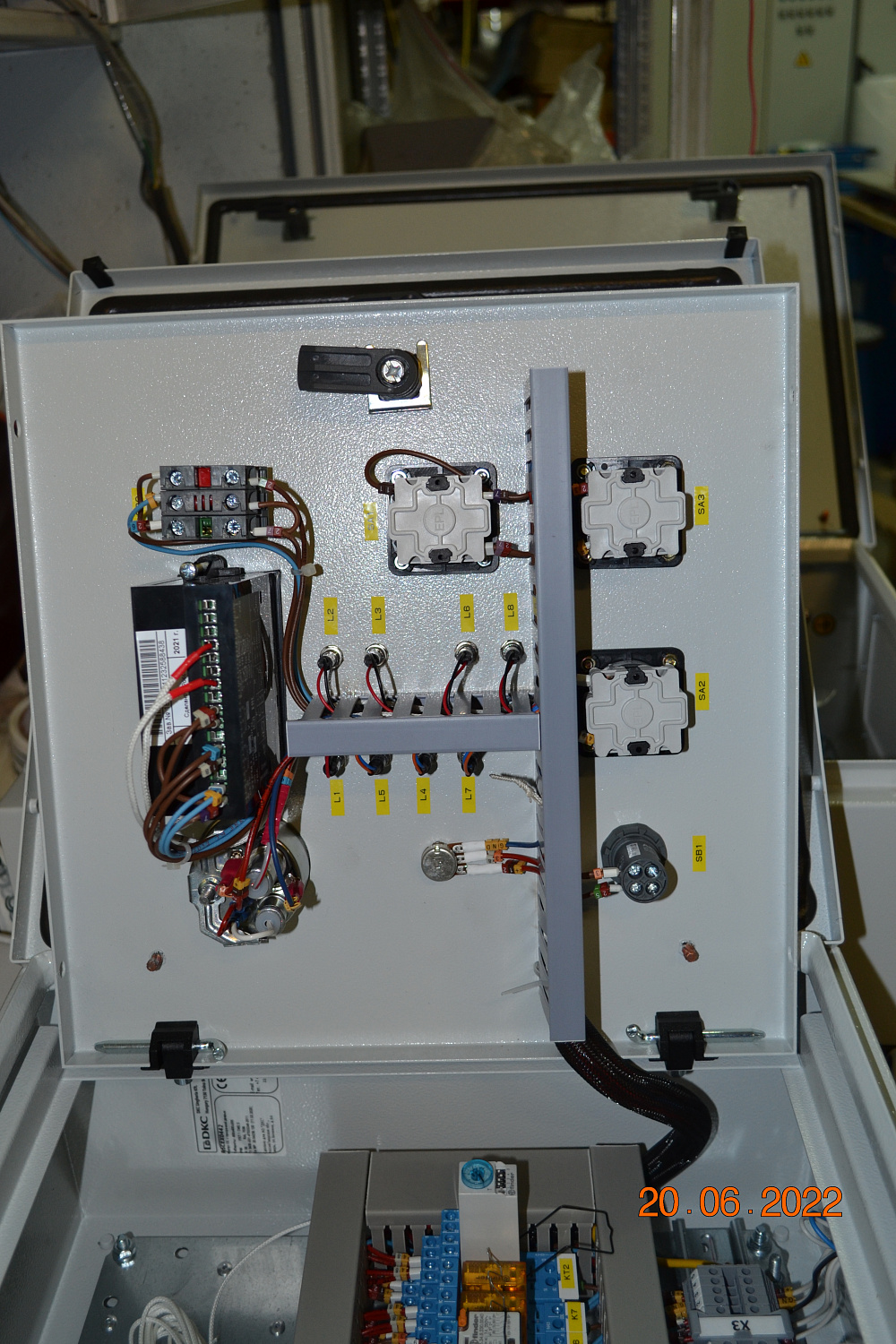 Шкаф управления для предварительного подогрева салона воздушного судна